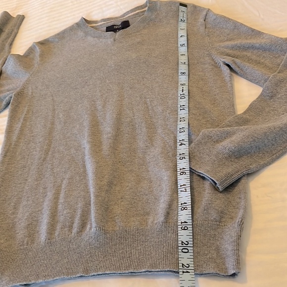 1901 Boys V-Neck Cashmere Sweater - Picture 9 of 9